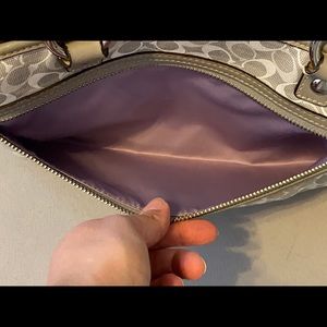 Coach Bags - Gray and white leather signature Coach bag Coach Bags - Gray and white leather signature Coach bag